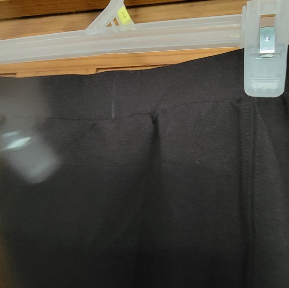 Black stretch Skirt 'NWOT' - 1X (although labelled as 0X) - Picture 5 of 10
